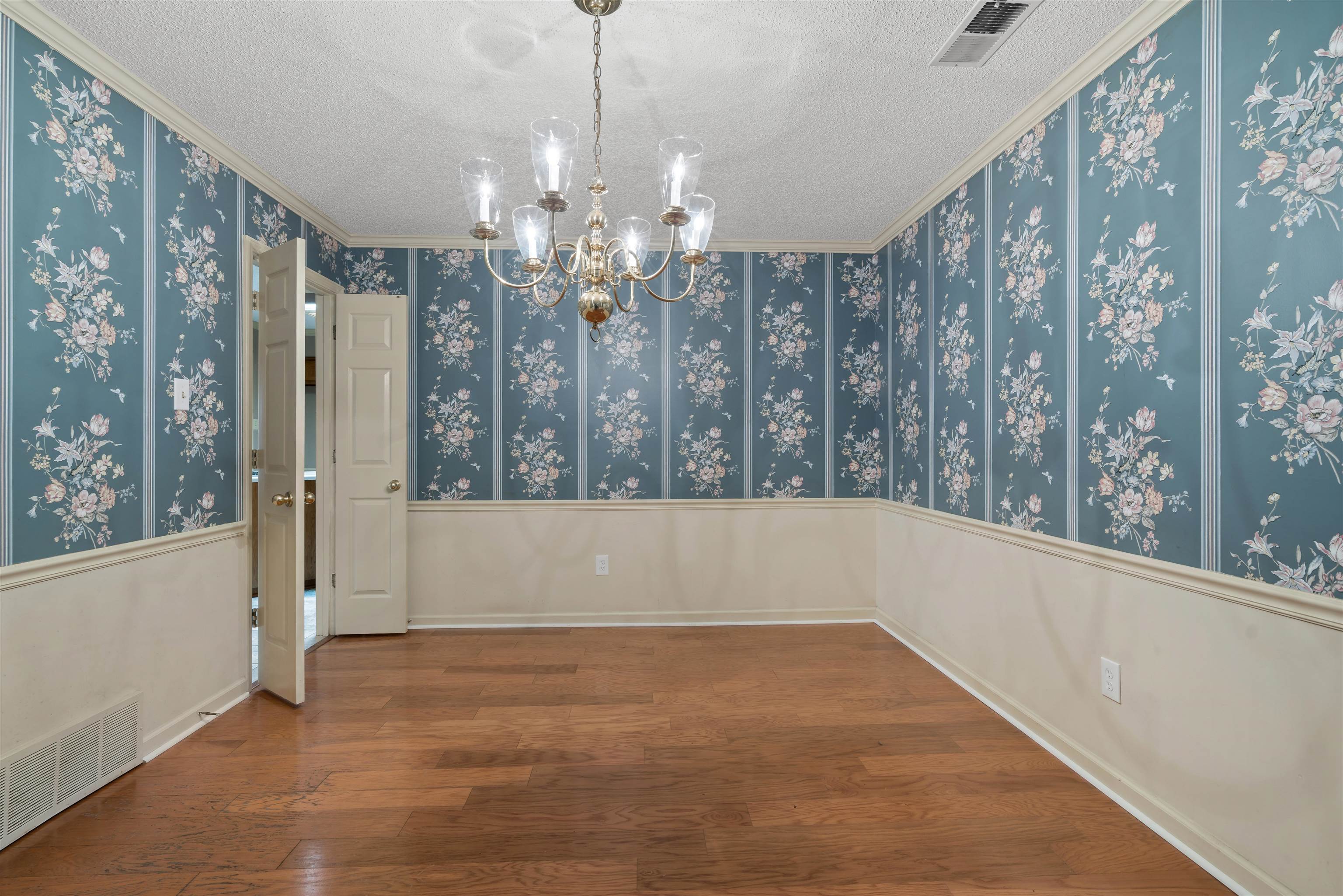 9403 Shadow Ridge Cove Cordova, TN 38016 - Photo 9 of 21 a view of livingroom with window