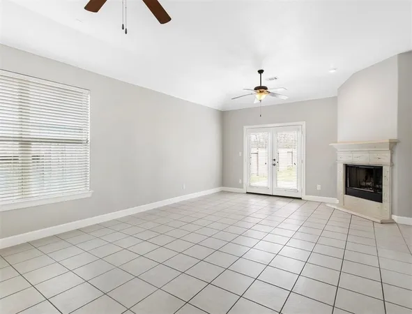 $2,100 | 304 Country Crossing Circle, Magnolia, TX 77354