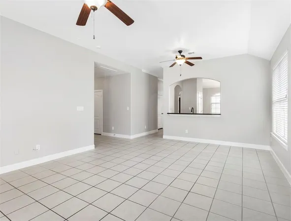 $2,100 | 304 Country Crossing Circle, Magnolia, TX 77354