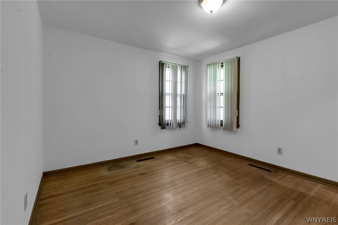 8130 Packard Road Niagara, NY 14304 - Photo 21 of 24 Bedroom 3