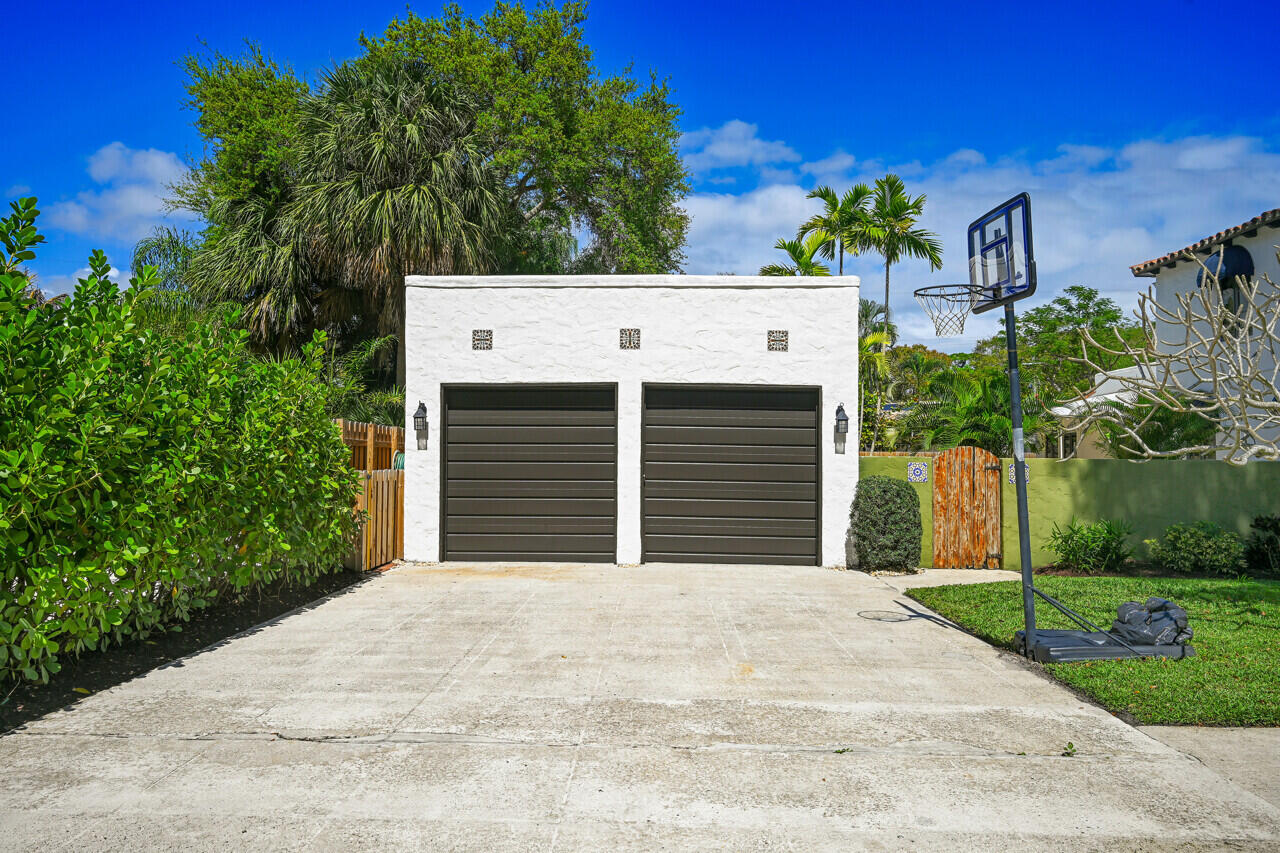 801 Hibiscus Street Boca Raton, FL 33486 - Photo 54 of 60 Garage.jpg