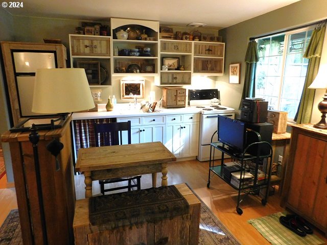 9864 Beach Drive Birkenfeld, OR 97016 - Photo 9 of 31 Living Room