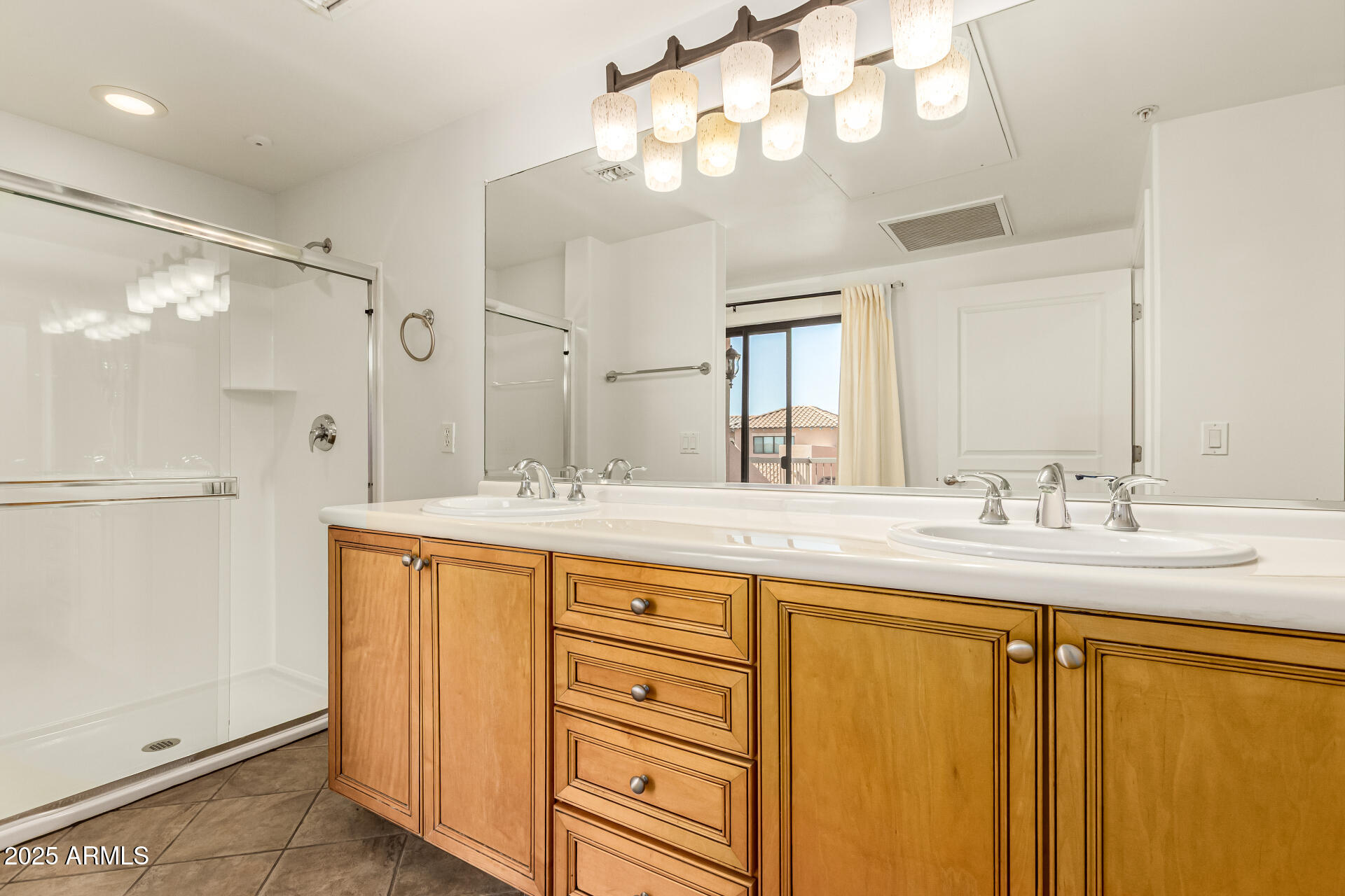 20660 North 40th Street, Unit 2120 Phoenix, AZ 85050 - Photo 15 of 39 a bathroom with a double vanity sink mirror and double