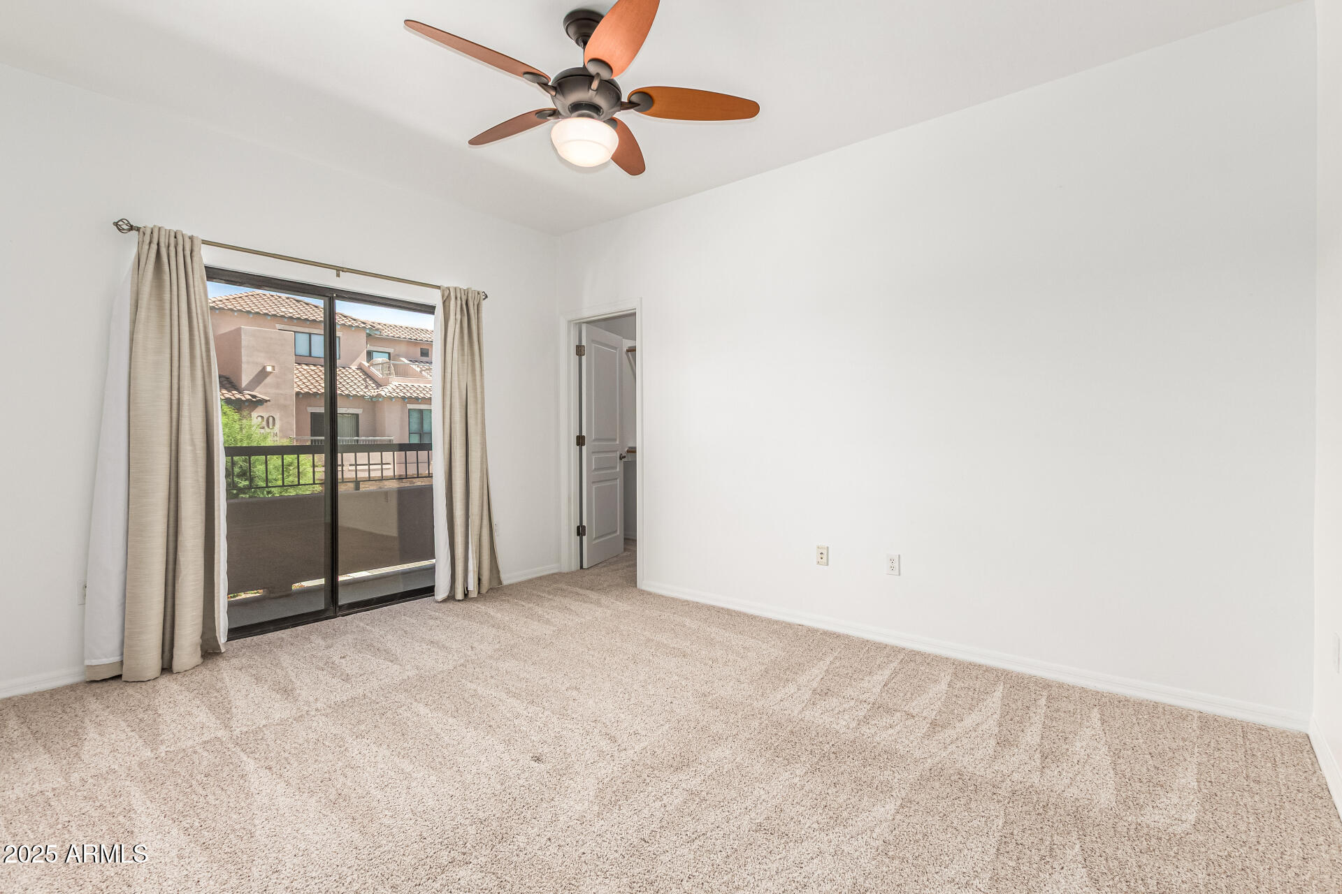20660 North 40th Street, Unit 2120 Phoenix, AZ 85050 - Photo 16 of 39 a view of an empty room with a window