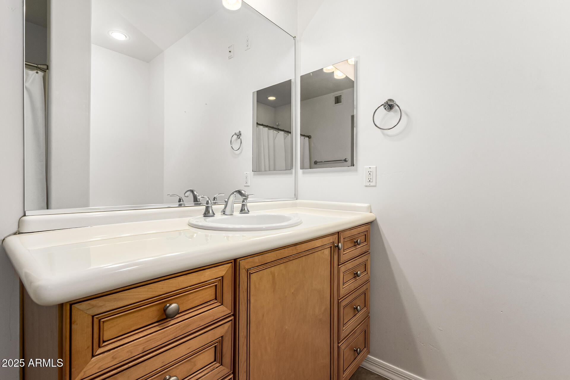 20660 North 40th Street, Unit 2120 Phoenix, AZ 85050 - Photo 19 of 39 a bathroom with a sink and a mirror