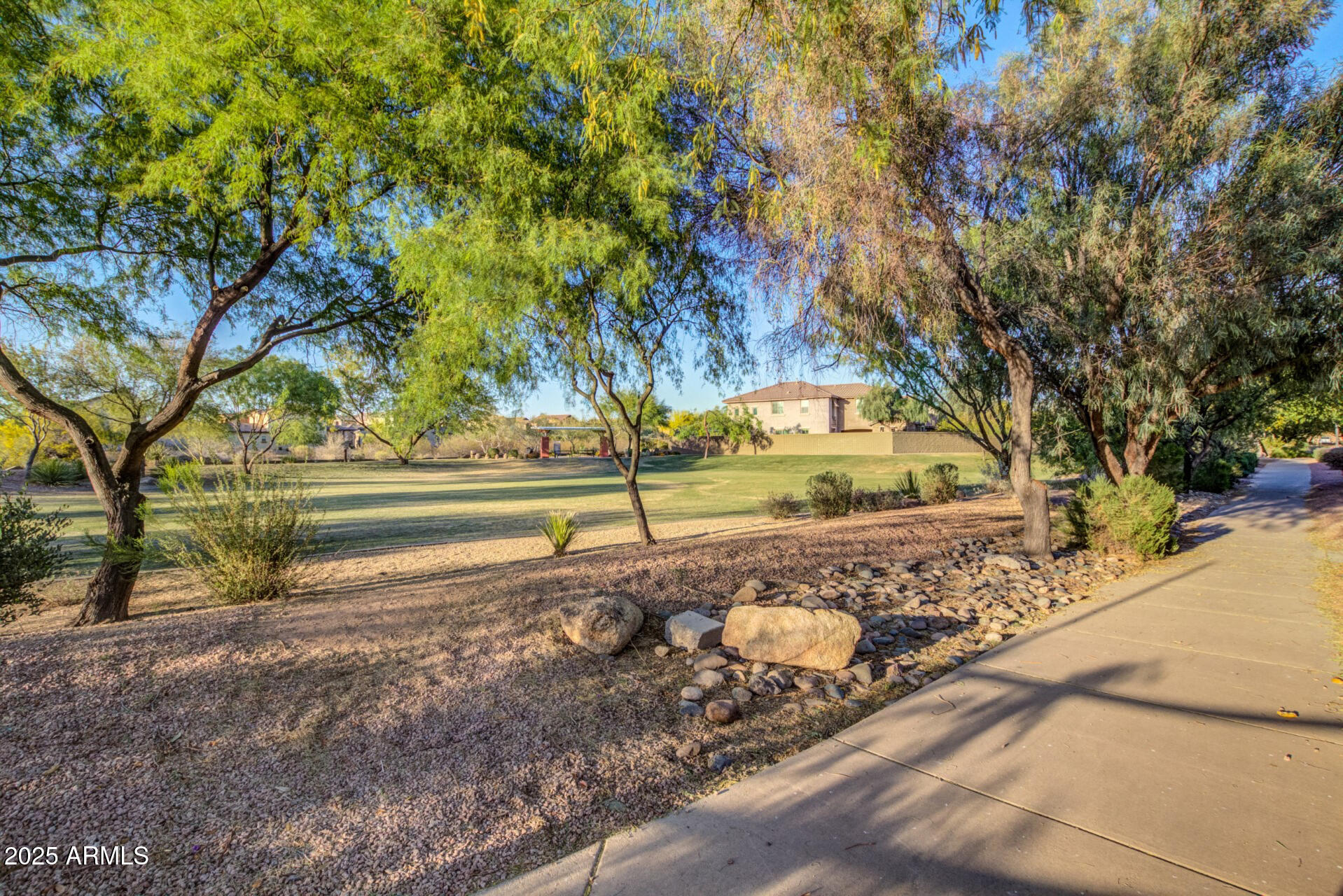 20660 North 40th Street, Unit 2120 Phoenix, AZ 85050 - Photo 33 of 39 a view of a yard with an trees