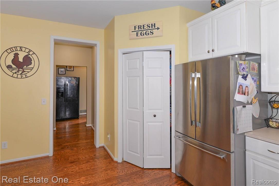 2812 Tozer Road North Branch, MI 48461 - Photo 11 of 87 Hallway to side door for easy offload of groceries.