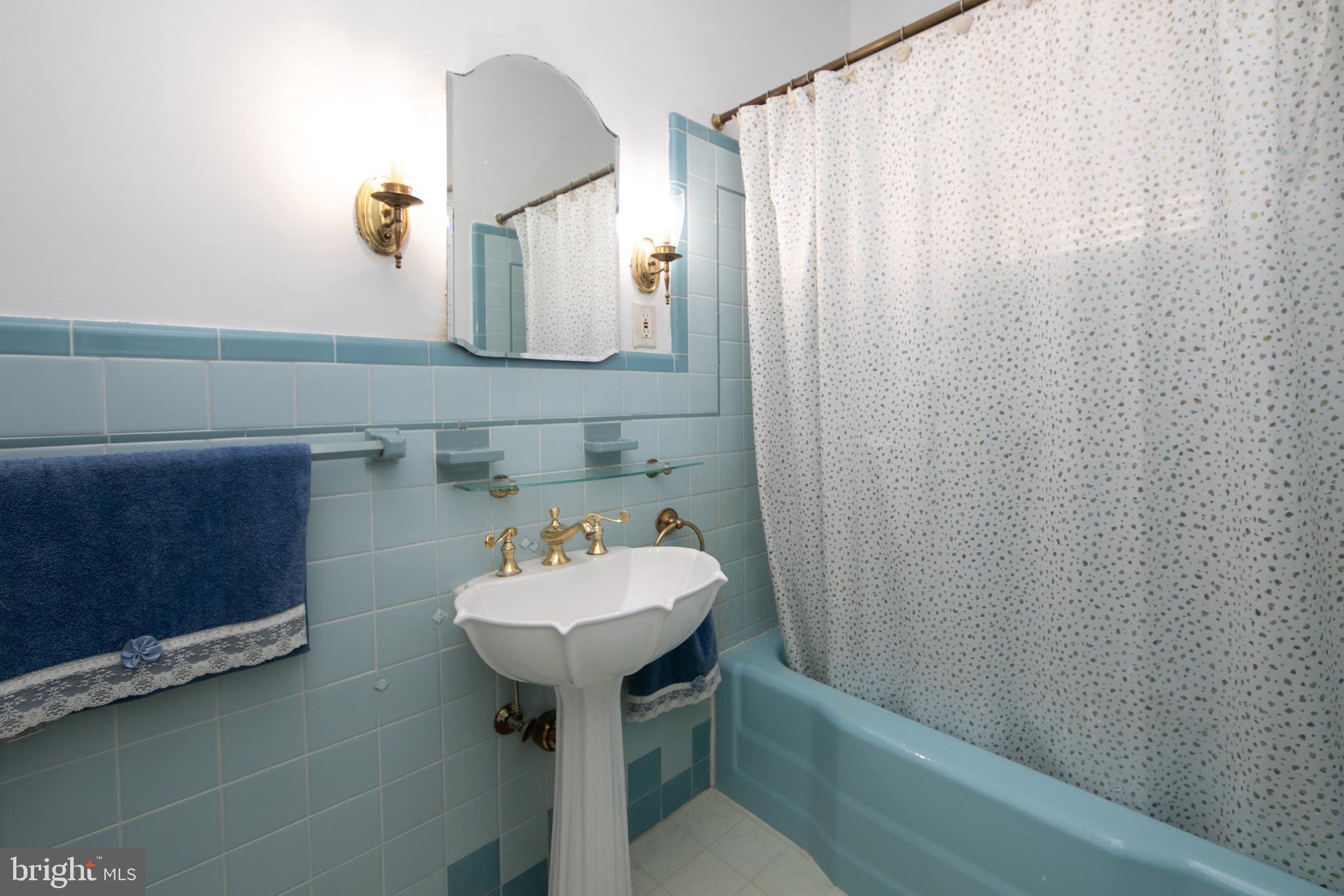 429 Delaware Avenue Riverside, NJ 08075 - Photo 28 of 48 Bathroom