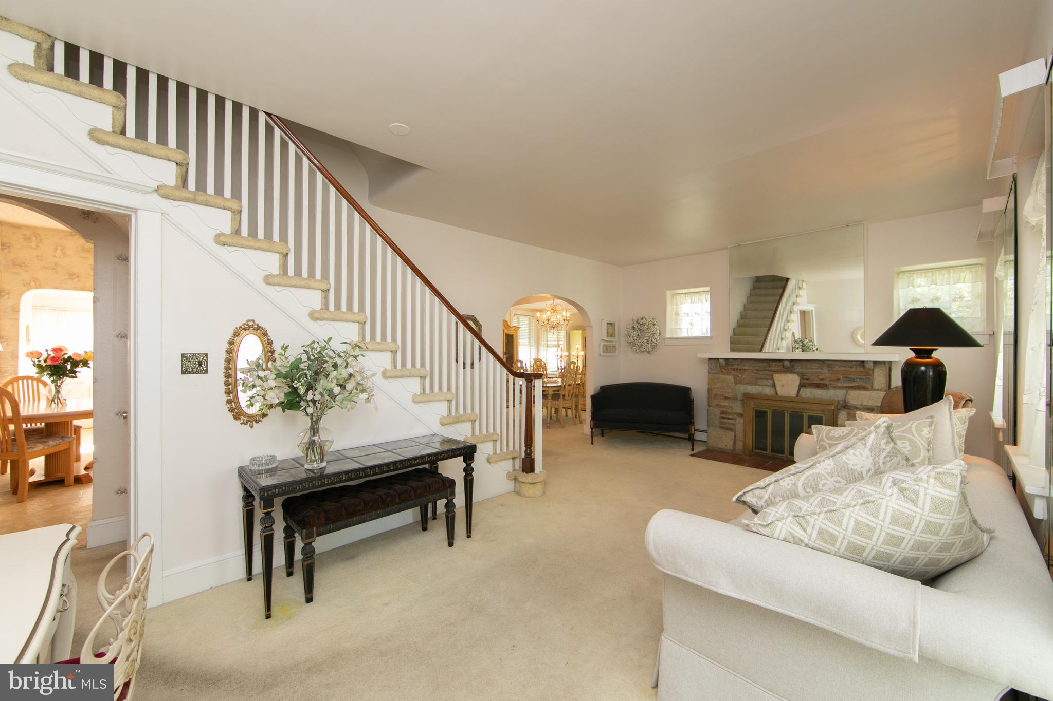 429 Delaware Avenue Riverside, NJ 08075 - Photo 10 of 48 Living Room