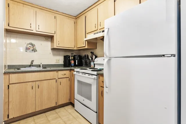 $320,000 | 11 Riverside Avenue, Unit 111, Danvers, MA 01923