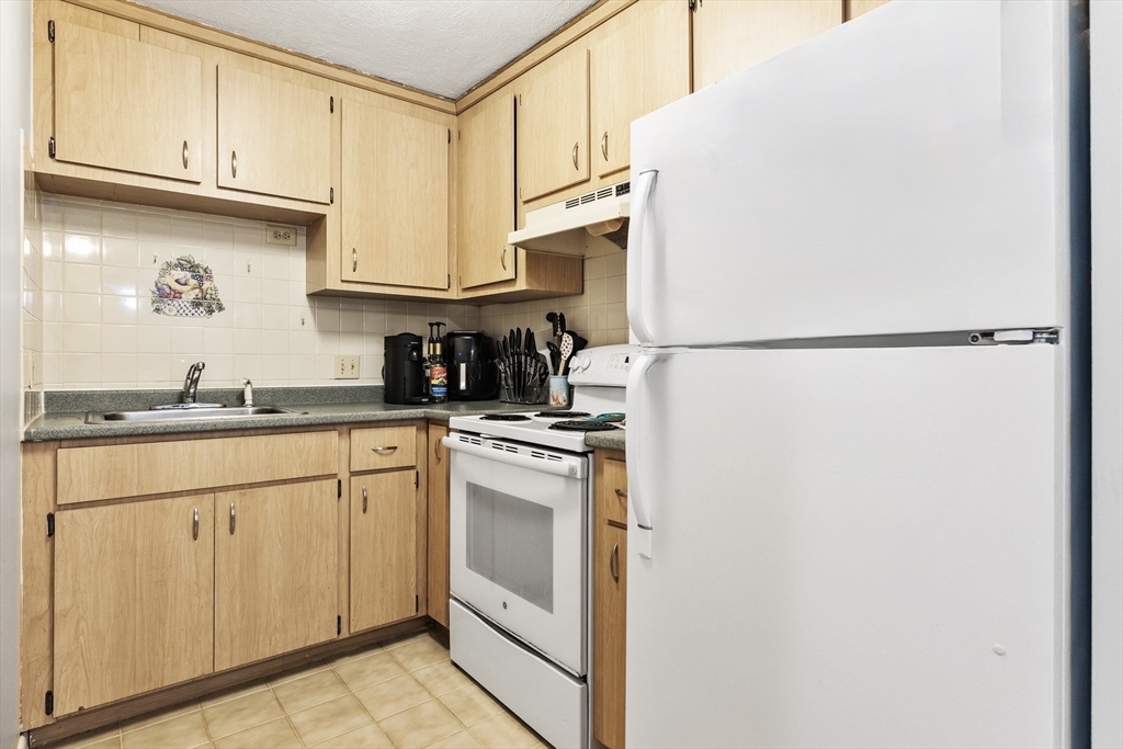 11 Riverside Avenue, Unit 111 Danvers, MA 01923 - Photo 7 of 14