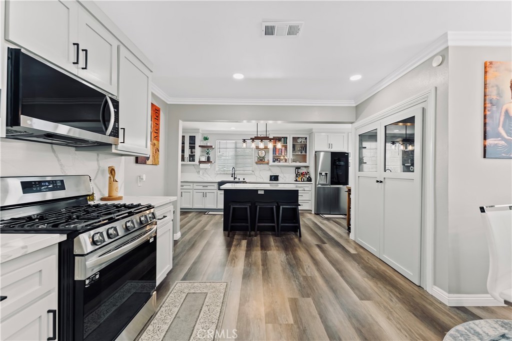 1422 South Exmoor Avenue Compton, CA 90220 - Photo 10 of 28