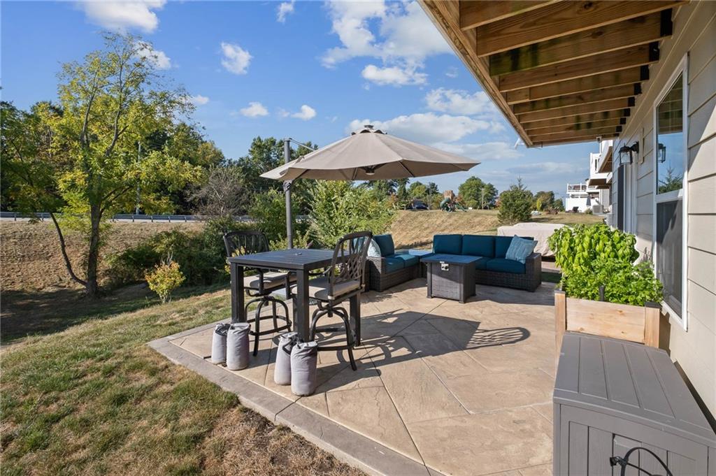 7208 Chestnut Way Gibsonia, PA 15044 - Photo 36 of 50 Backyard patio 2