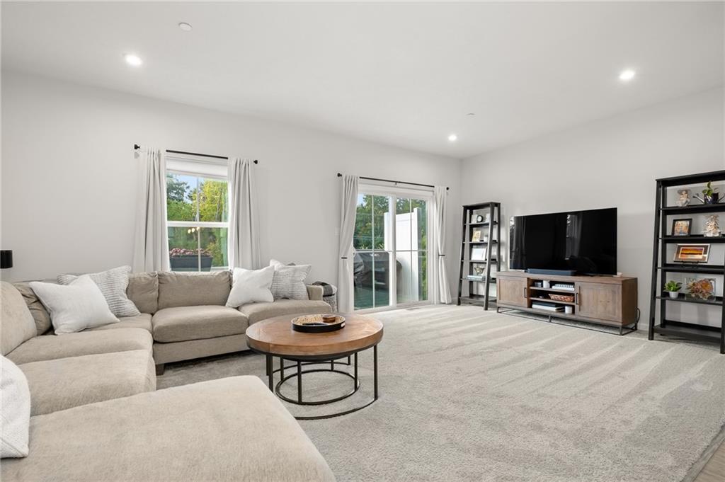 7208 Chestnut Way Gibsonia, PA 15044 - Photo 4 of 50 Spacious living room for relaxing.