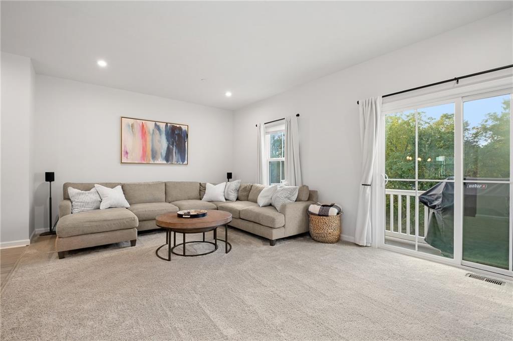 7208 Chestnut Way Gibsonia, PA 15044 - Photo 6 of 50 Living room