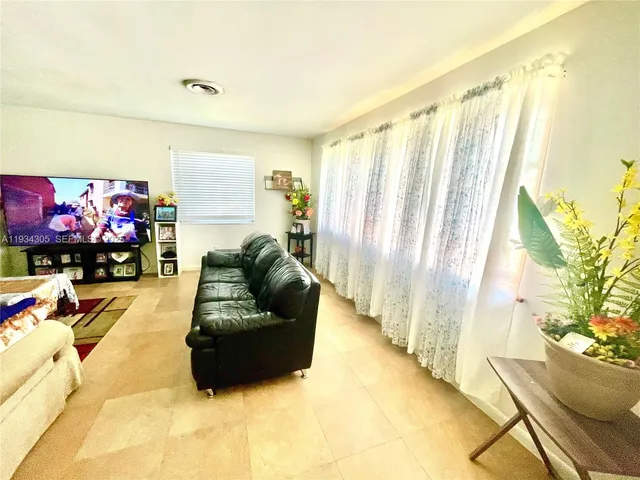 $3,900 | 4109 Hayes Street, Unit 4109, Hollywood, FL 33021