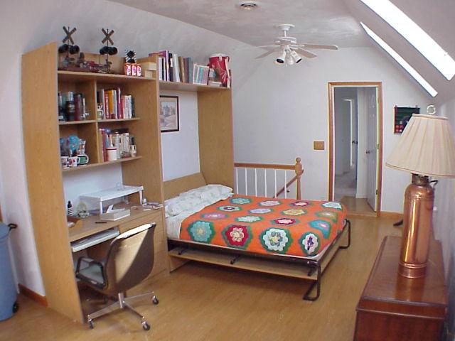 5030 Huntridge Road Roanoke, VA 24012 - Photo 20 of 26 Bonus Room w/Built in Bed and Desk
