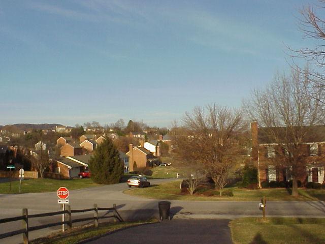 5030 Huntridge Road Roanoke, VA 24012 - Photo 7 of 26 Neighborhood From Front