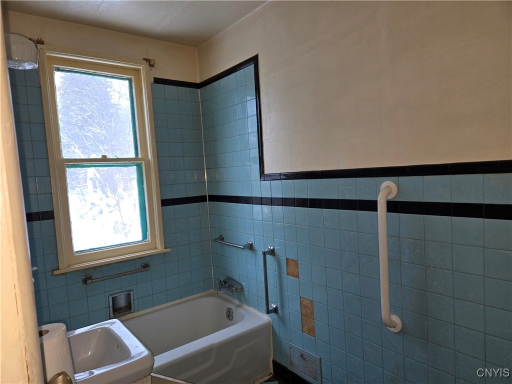 9226 Red Hill Road New Hartford, NY 13413 - Photo 10 of 17 Bath