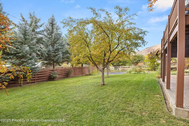 a view of a back yard of the house