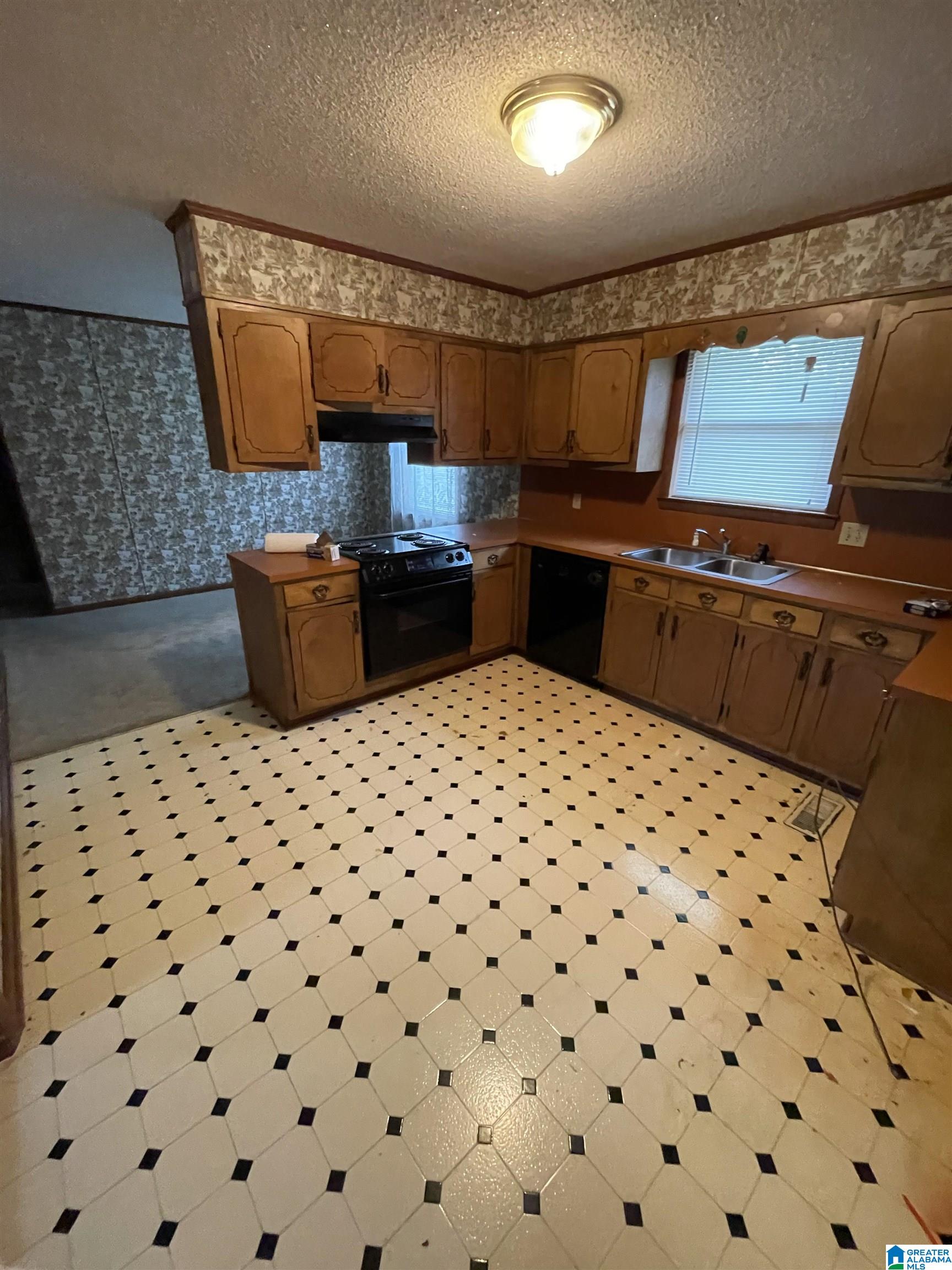2329 7th Street South Clanton, AL 35046 - Photo 5 of 22