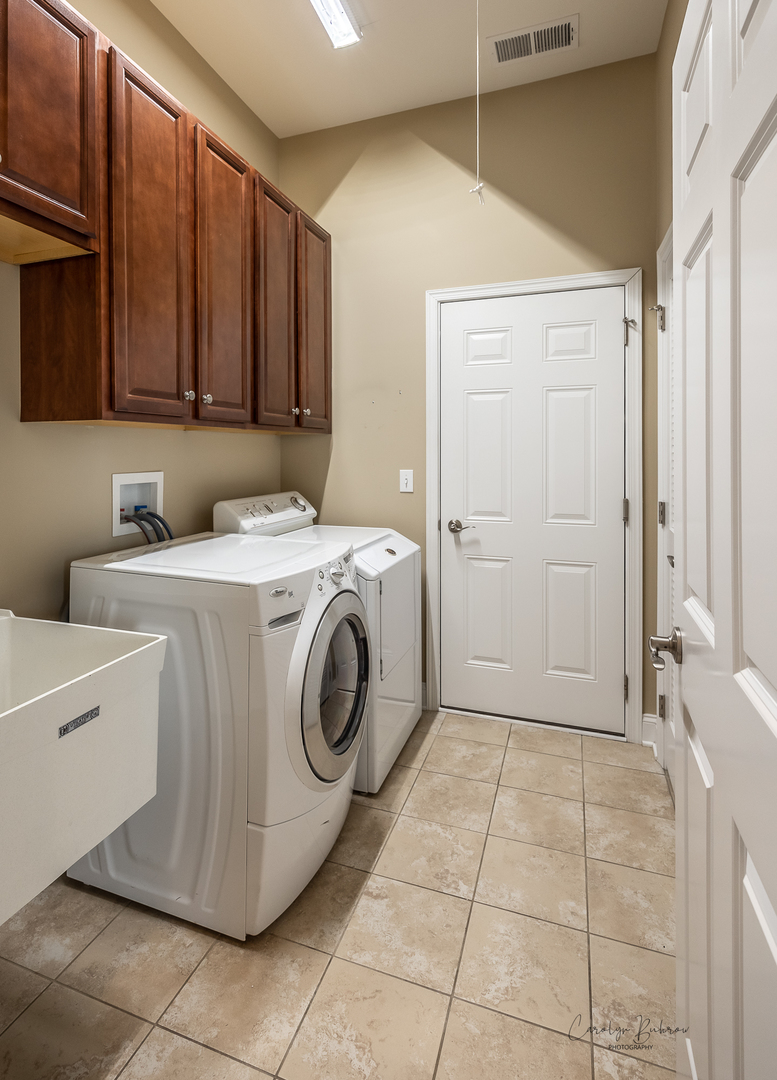 3870 Eagle Ridge Drive Elgin, IL 60124 - Photo 13 of 20 a utility room with dryer and washer