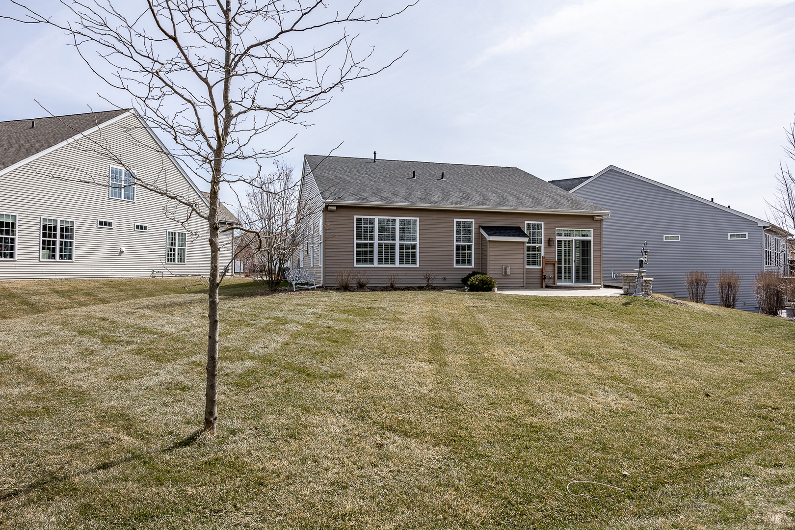 3870 Eagle Ridge Drive Elgin, IL 60124 - Photo 20 of 20 a front view of a house with a yard