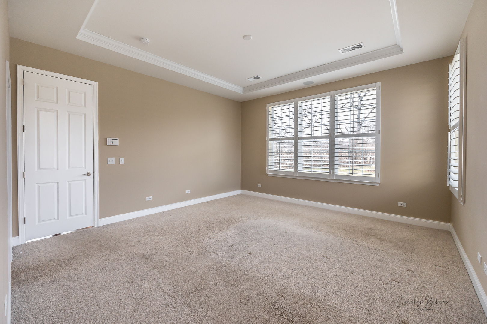 3870 Eagle Ridge Drive Elgin, IL 60124 - Photo 10 of 20 a view of an empty room with a window