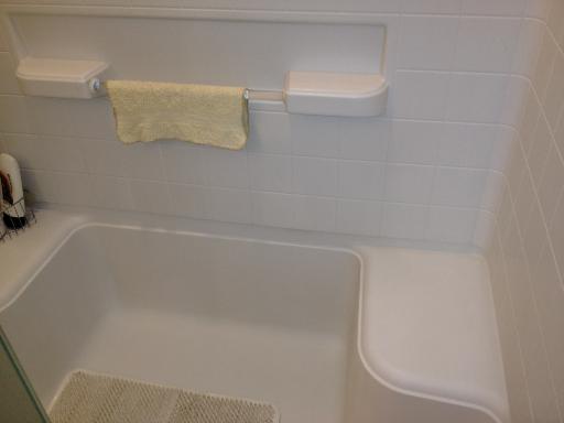 13616 Hemlock Road Huntley, IL 60142 - Photo 13 of 16 a close up of a bathtub