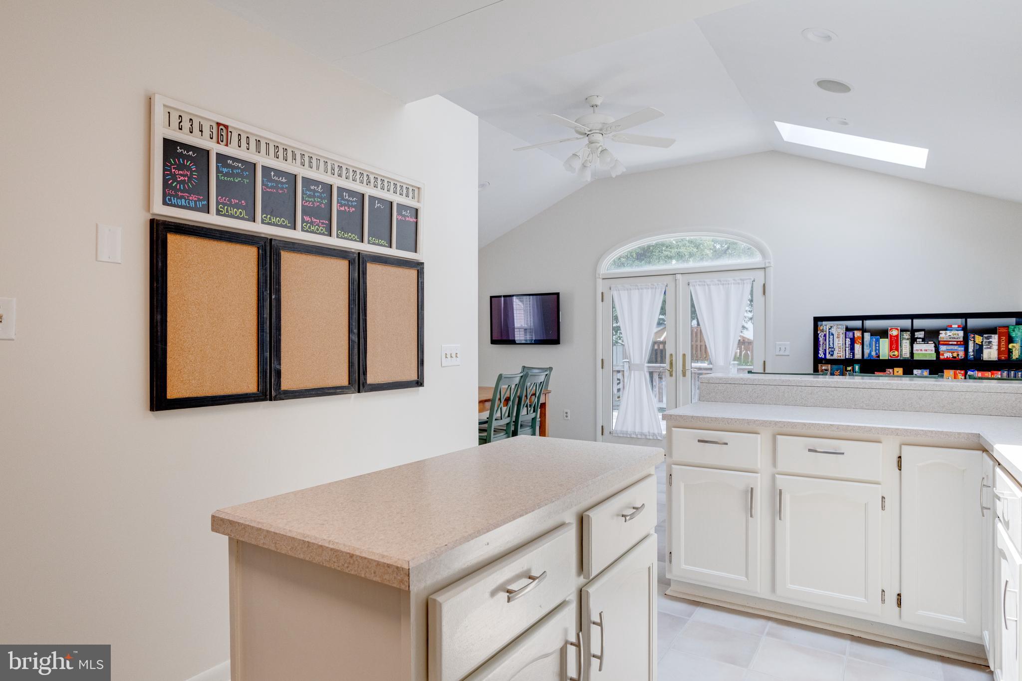 7704 Pecan Leaf Road Severn, MD 21144 - Photo 19 of 67 Kitchen with Island & breakfast bar