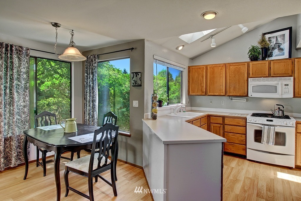 104 236th Place Southwest Bothell, WA 98021 - Photo 4 of 8