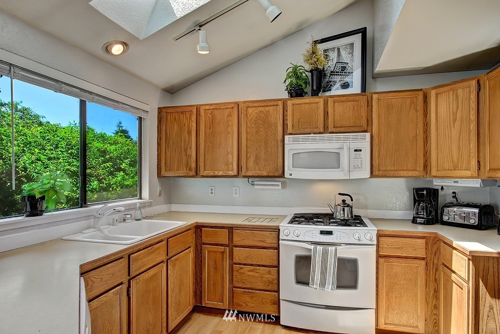 104 236th Place Southwest Bothell, WA 98021 - Photo 5 of 8