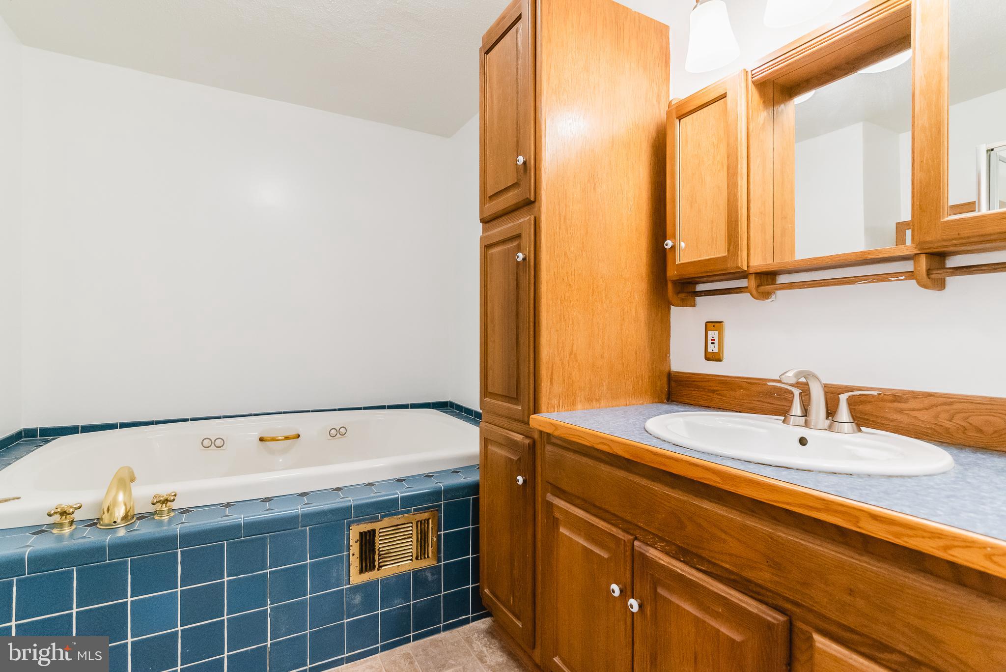 3922 Cutty Sark Road Middle River, MD 21220 - Photo 27 of 35 Bath Upper