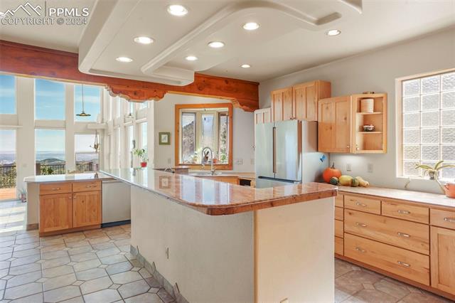 915 Oak Ridge Road Manitou Springs, CO 80829 - Photo 14 of 50 Gourmet Kitchen