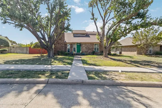 $392,000 | 1920 Avignon Court, Carrollton, TX 75007