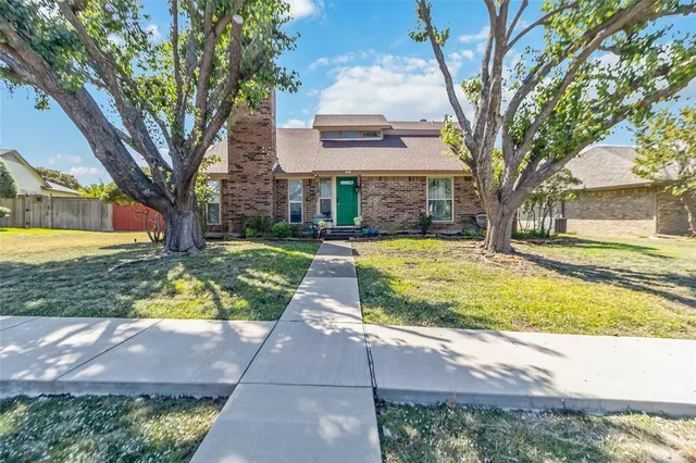 $392,000 | 1920 Avignon Court, Carrollton, TX 75007