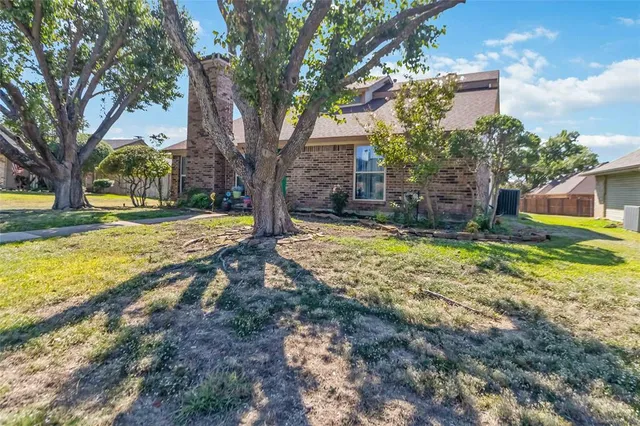 $392,000 | 1920 Avignon Court, Carrollton, TX 75007