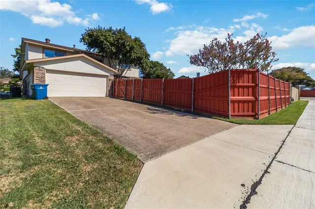 $392,000 | 1920 Avignon Court, Carrollton, TX 75007
