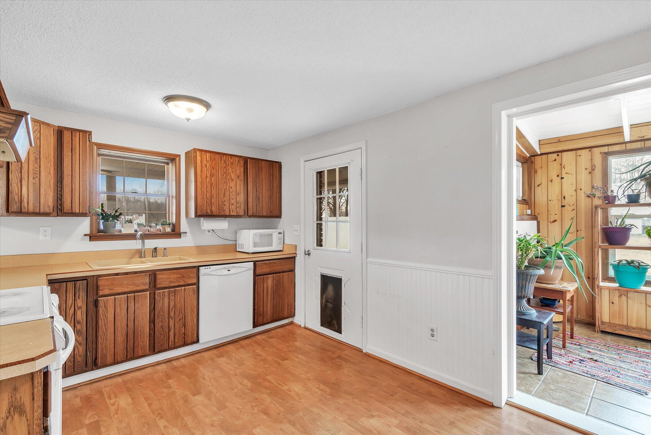 5829 Draper Road Jackson, MI 49201 - Photo 14 of 52 15-5829-S-Draper-WindowStill-Real-Estate