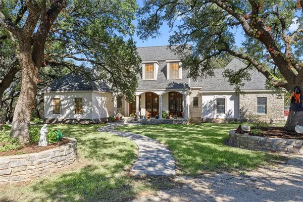 a view of a yard in front of house