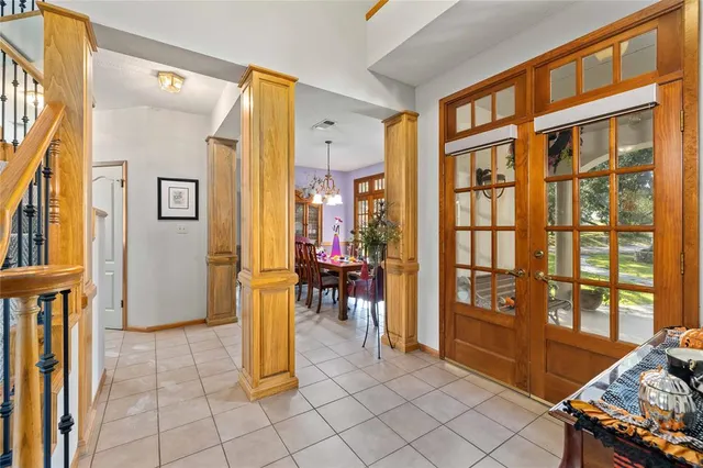 a view of an entryway with workspace