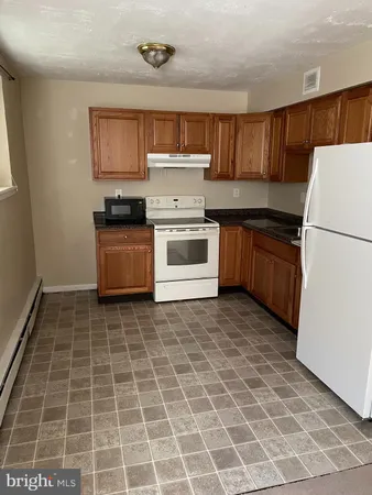 $1,075 | 102 2nd Street, Unit 2, Schwenksville, PA 19473