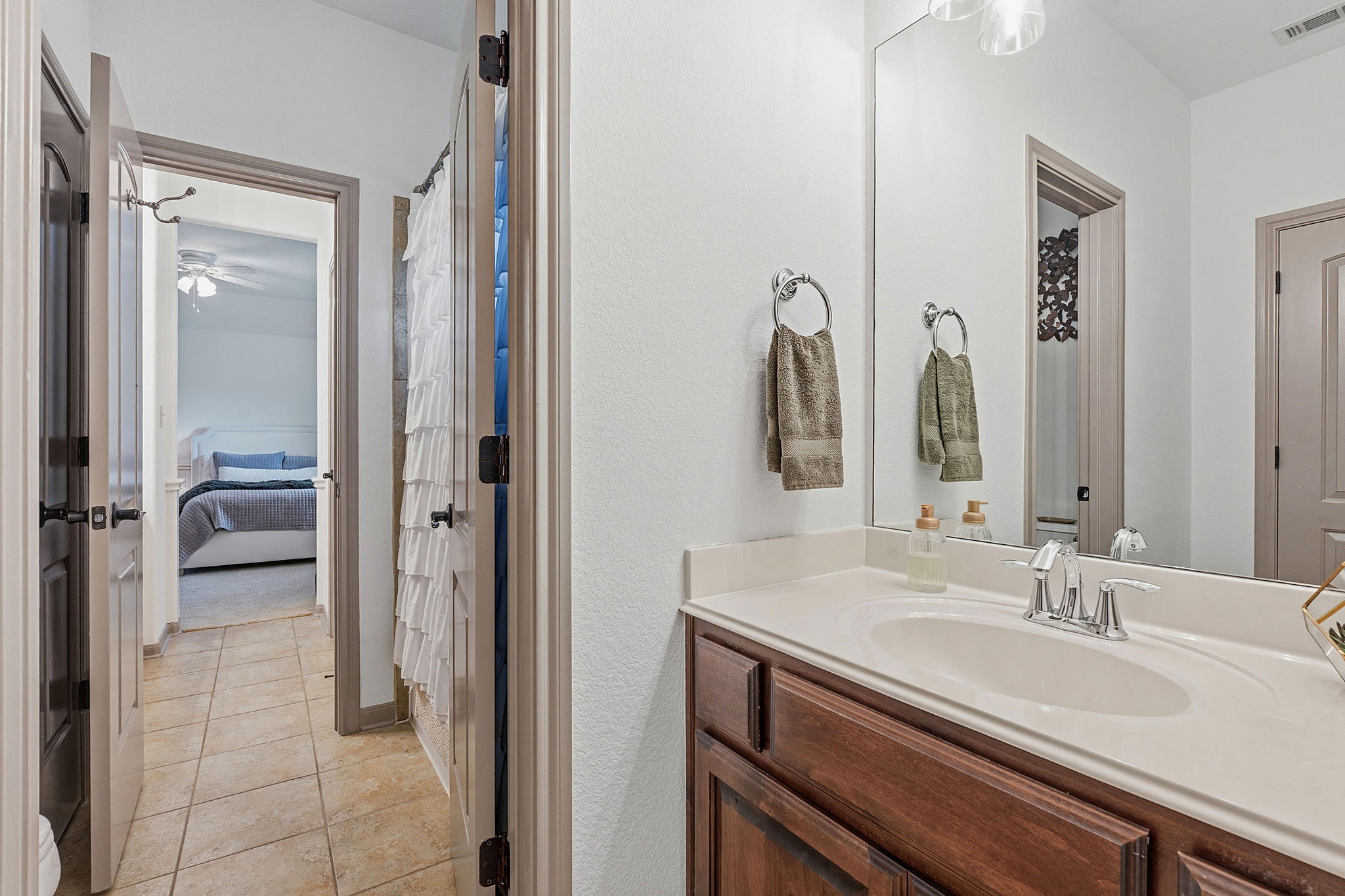 12321 Edenvale Path Austin, TX 78732 - Photo 25 of 36 Full bath #2 - located upstairs.