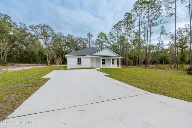 $283,500 | 106 Columbia Avenue, Florahome, FL 32140