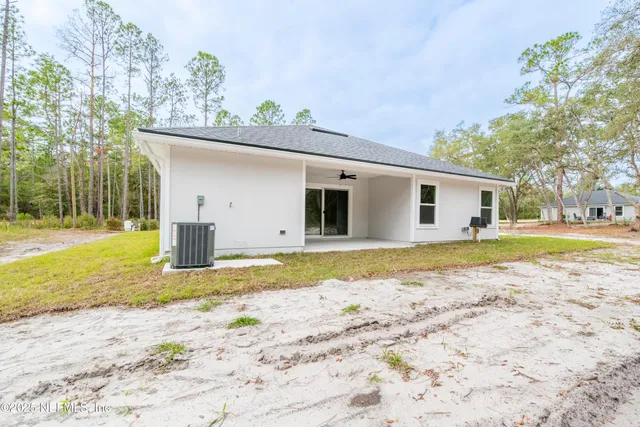 a view of a house with a backyard