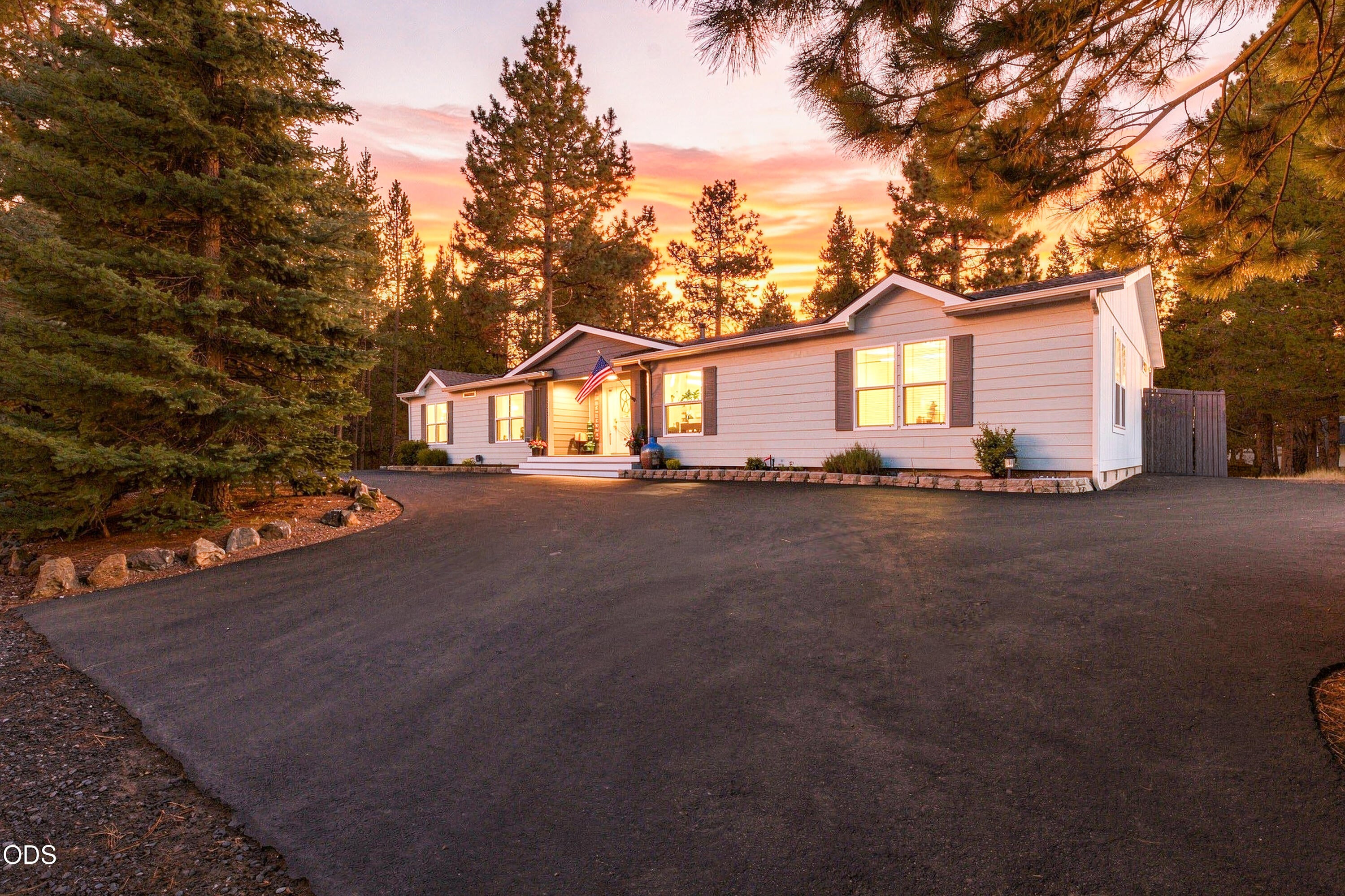 16888 Elsinore Road Bend, OR 97707 - Photo 22 of 26 Gallery Image 22