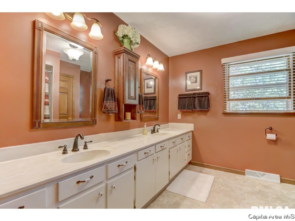 53 Axline Road Chatham, IL 62629 - Photo 26 of 36 Gallery Image 26