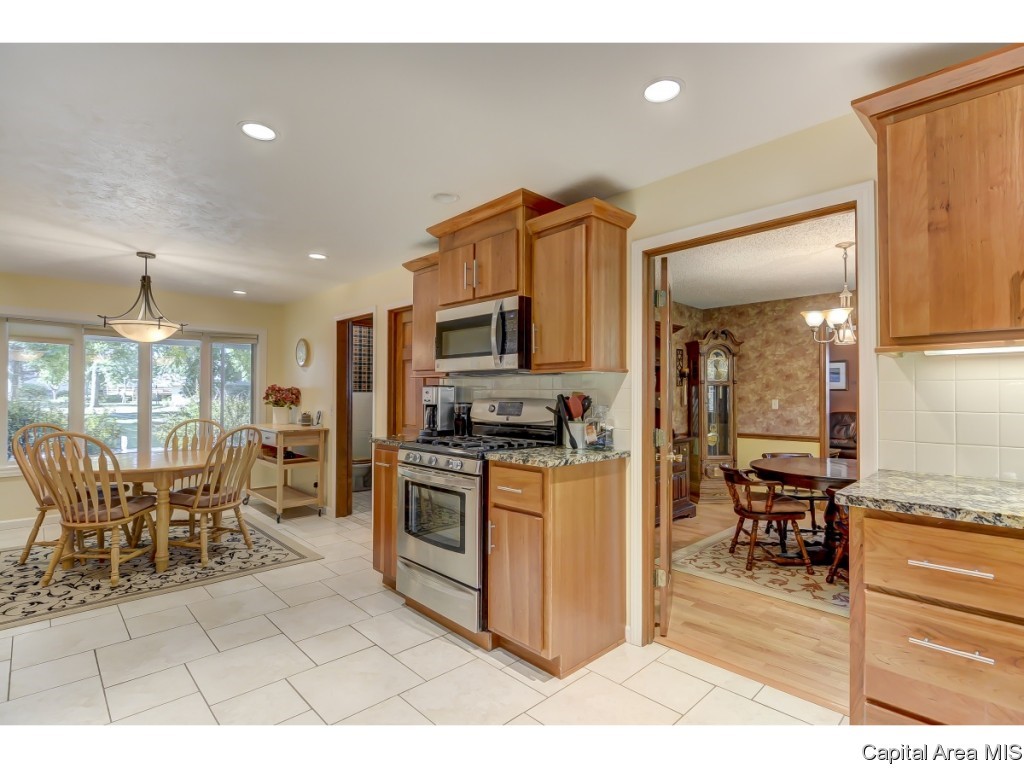 53 Axline Road Chatham, IL 62629 - Photo 4 of 36 Gallery Image 4