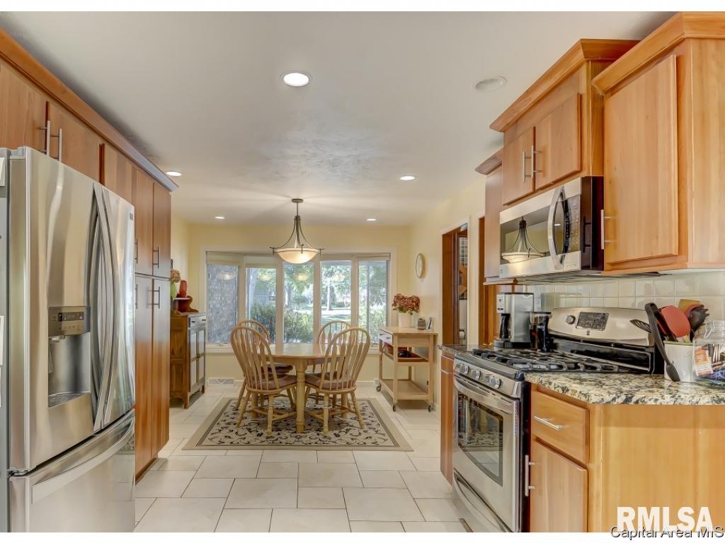 53 Axline Road Chatham, IL 62629 - Photo 6 of 36 Gallery Image 6