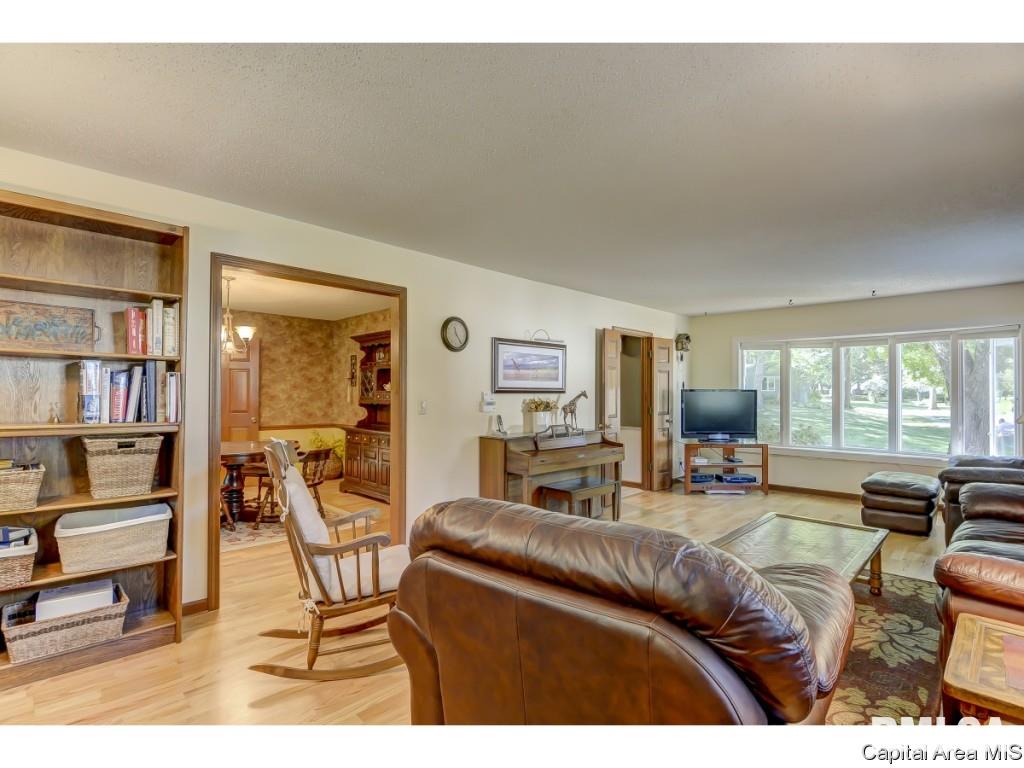 53 Axline Road Chatham, IL 62629 - Photo 8 of 36 Gallery Image 8